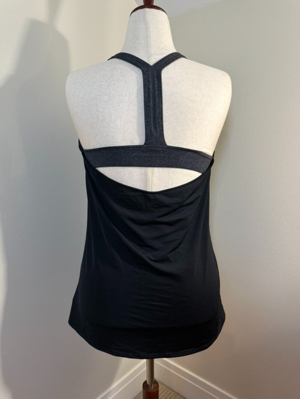 GAP Fit Long Tank | Size M | Cardio’s Favorite Sidekick 🖤